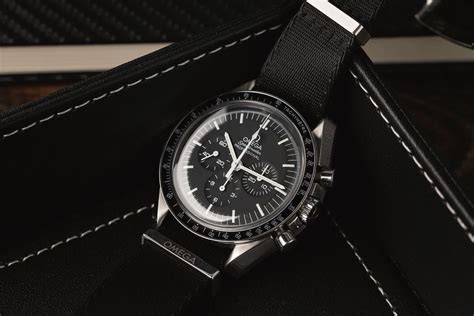 omega speedmaster vibration when i shake it